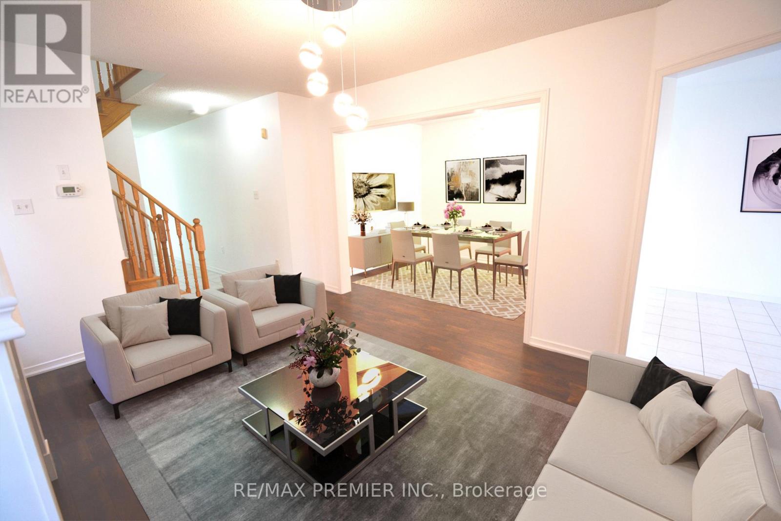 126 Pinedale Gate, Vaughan (East Woodbridge), Ontario  L4L 8X3 - Photo 4 - N12875240