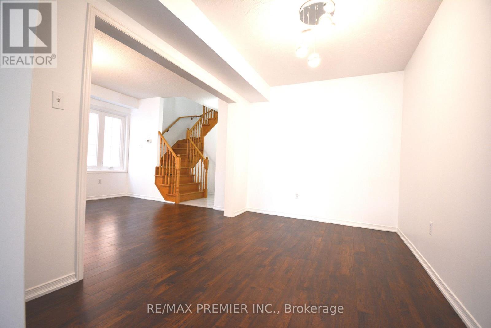 126 Pinedale Gate, Vaughan (East Woodbridge), Ontario  L4L 8X3 - Photo 7 - N12875240