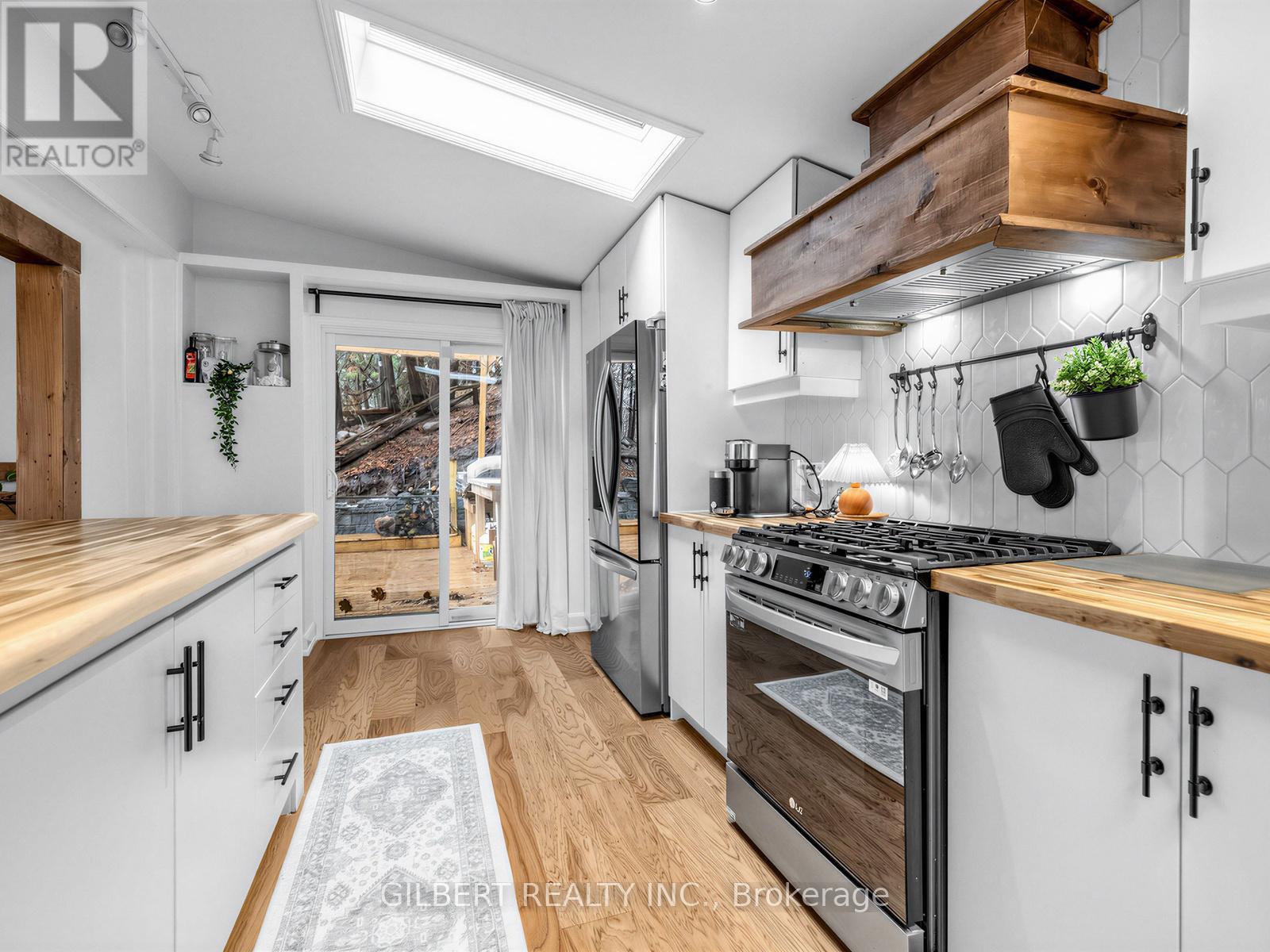 313 Winnifred Drive, Georgina (Keswick South), Ontario  L4P 3B4 - Photo 7 - N12875290