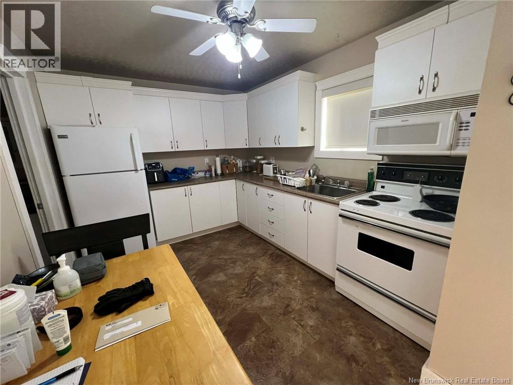 894 Principale Street, Beresford, New Brunswick  E8K 2G8 - Photo 13 - NB133320