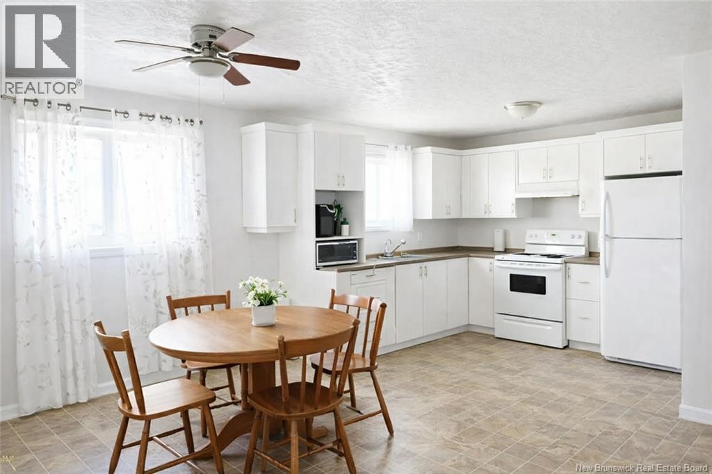894 Principale Street, Beresford, New Brunswick  E8K 2G8 - Photo 7 - NB133320