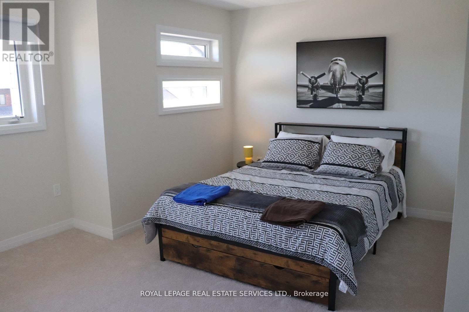 3034 Sandy Acres Avenue, Severn (West Shore), Ontario  L3V 8P8 - Photo 11 - S12875350