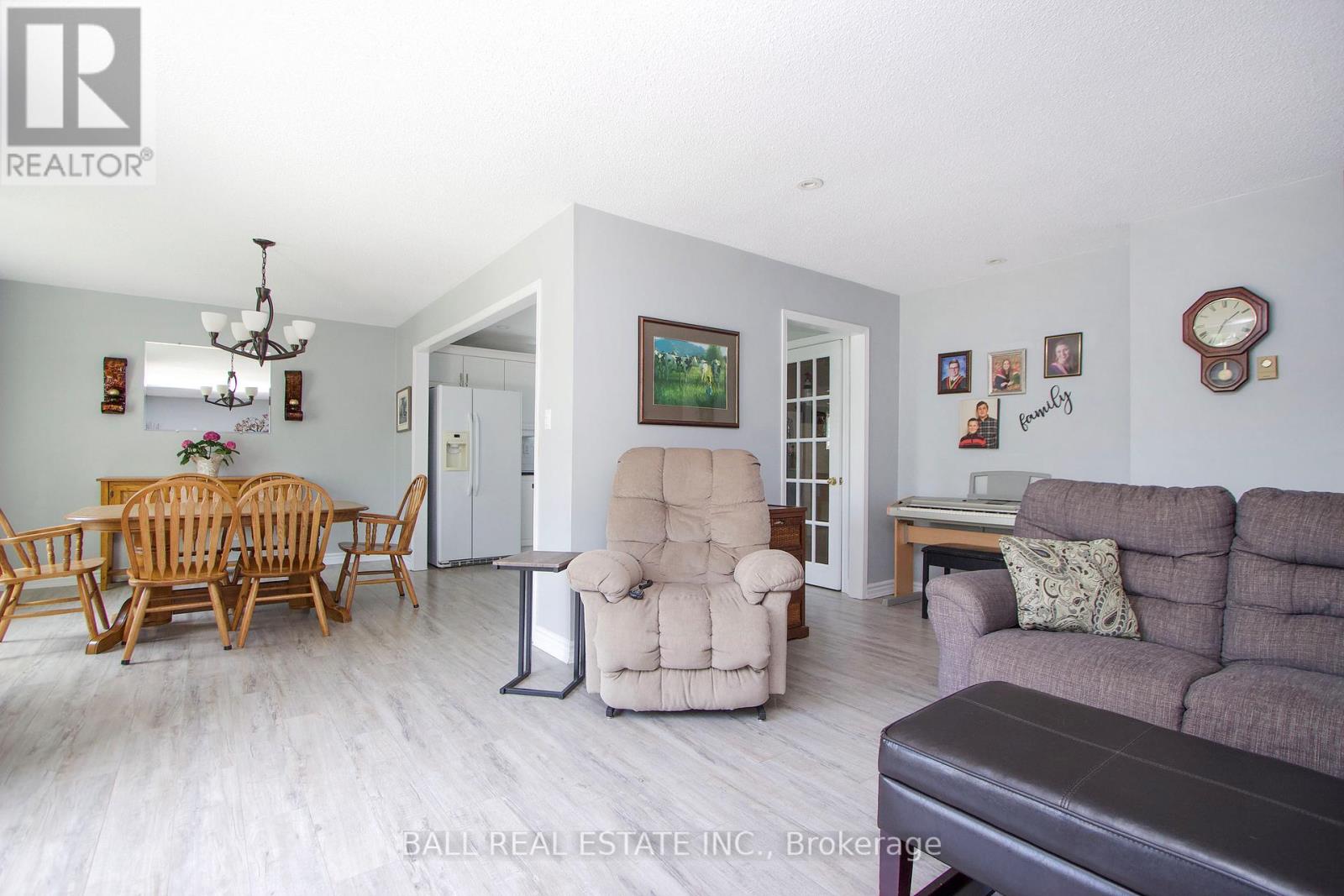 133 Robmar Crescent, Kawartha Lakes, Ontario  K0M 1J0 - Photo 9 - X12875514