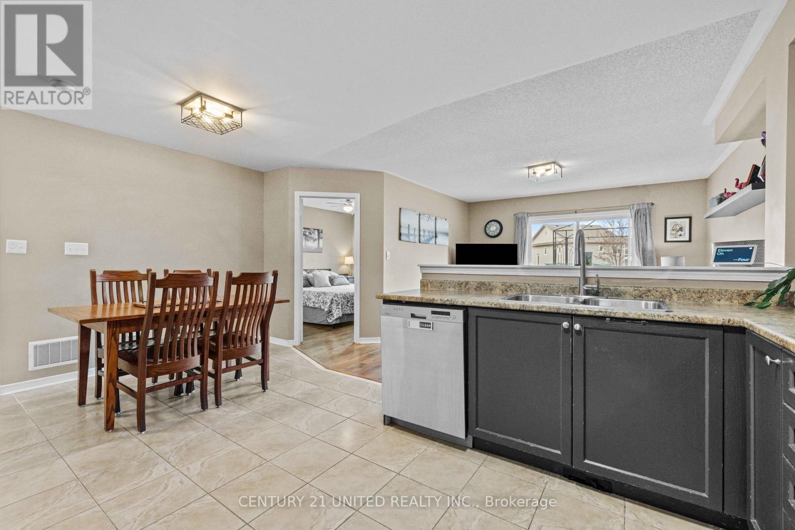 617 Tully Crescent, Peterborough, Ontario  K9K 0B1 - Photo 8 - X12875676