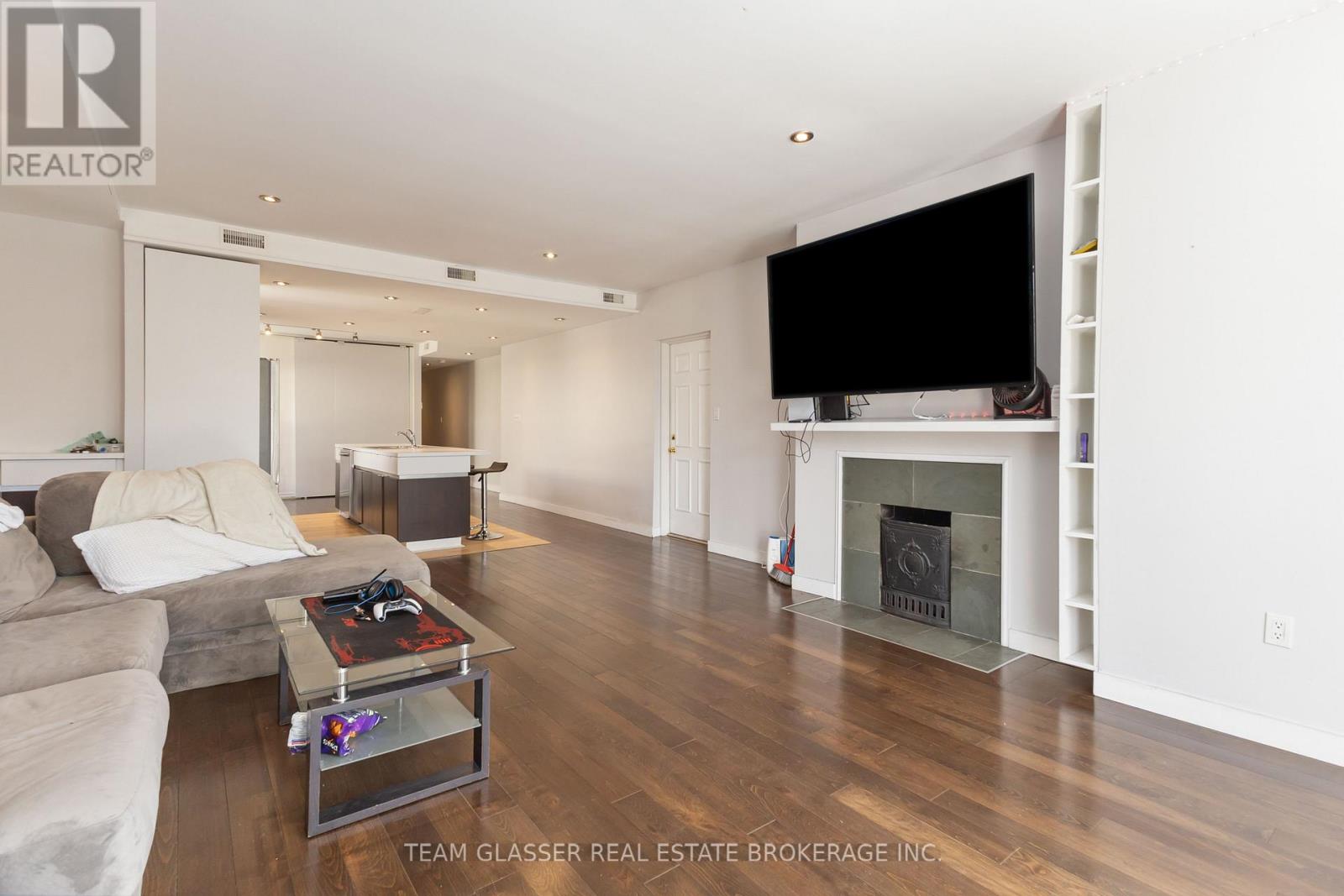 Photo 10 of 24 for 303 - 440 Wellington Street