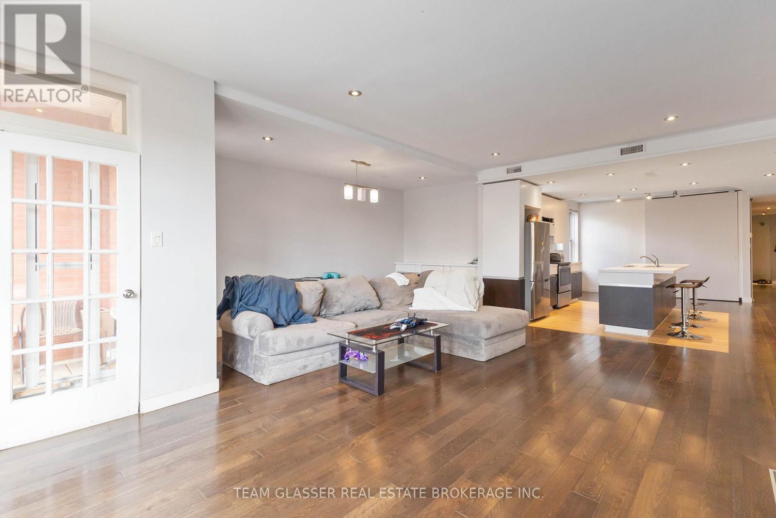 Photo 8 of 24 for 303 - 440 Wellington Street