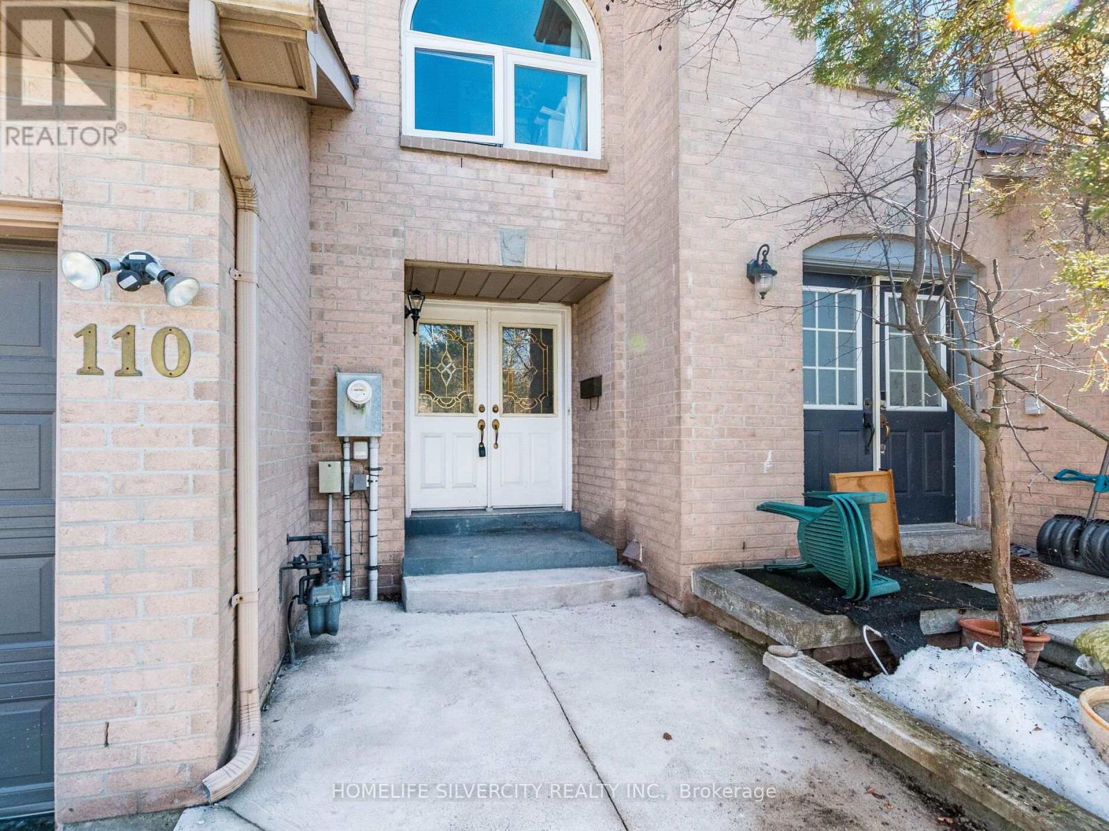 110 Richwood Crescent, Brampton (Brampton West), Ontario  L6X 4K7 - Photo 4 - W12867382