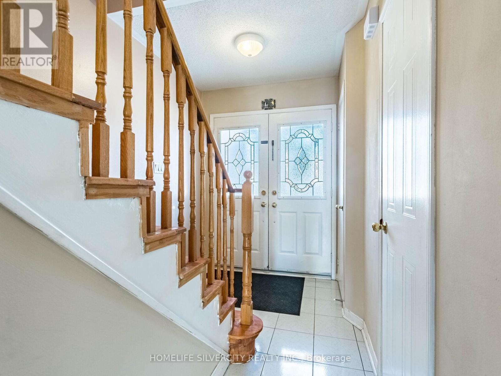 110 Richwood Crescent, Brampton (Brampton West), Ontario  L6X 4K7 - Photo 8 - W12867382