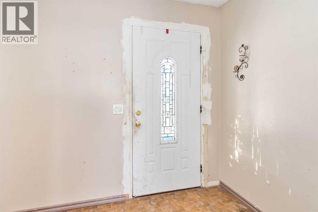 114 Bird Crescent, Fort Mcmurray, Alberta  T9H 4T2 - Photo 5 - A2292684