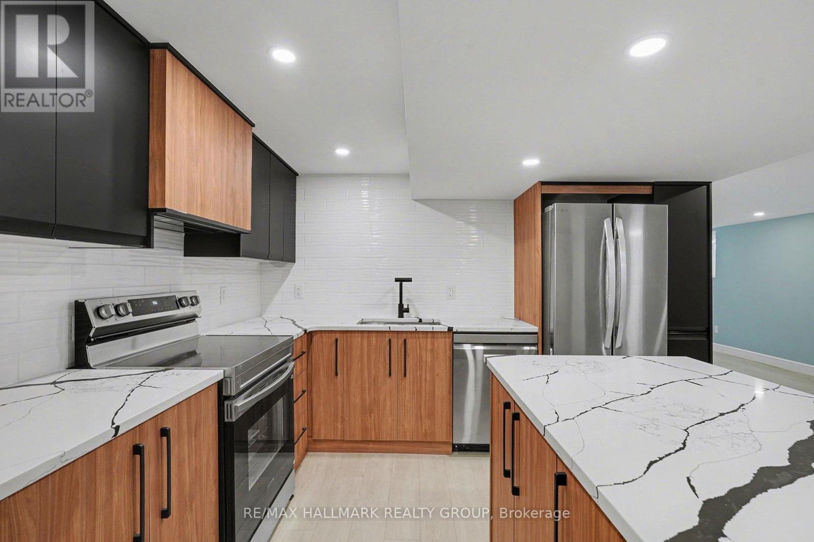 2 - 52 Glenridge Road, Ottawa, Ontario  K2G 2Z7 - Photo 3 - X12875198