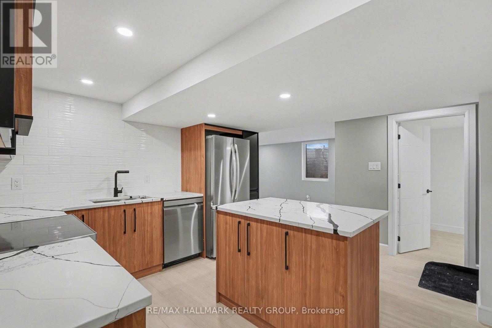 2 - 52 Glenridge Road, Ottawa, Ontario  K2G 2Z7 - Photo 4 - X12875198