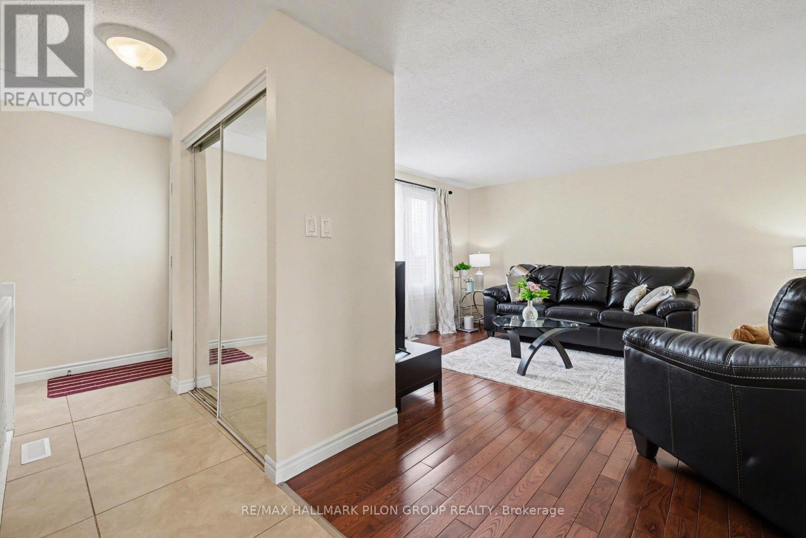 C - 1540 Beaverpond Drive, Ottawa, Ontario  K1B 3R9 - Photo 2 - X12875690