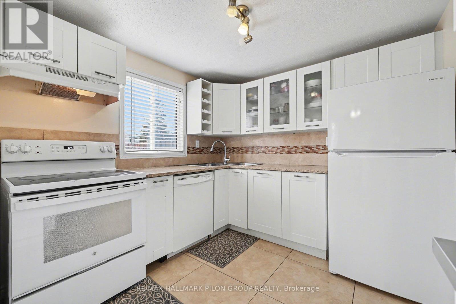 C - 1540 Beaverpond Drive, Ottawa, Ontario  K1B 3R9 - Photo 8 - X12875690