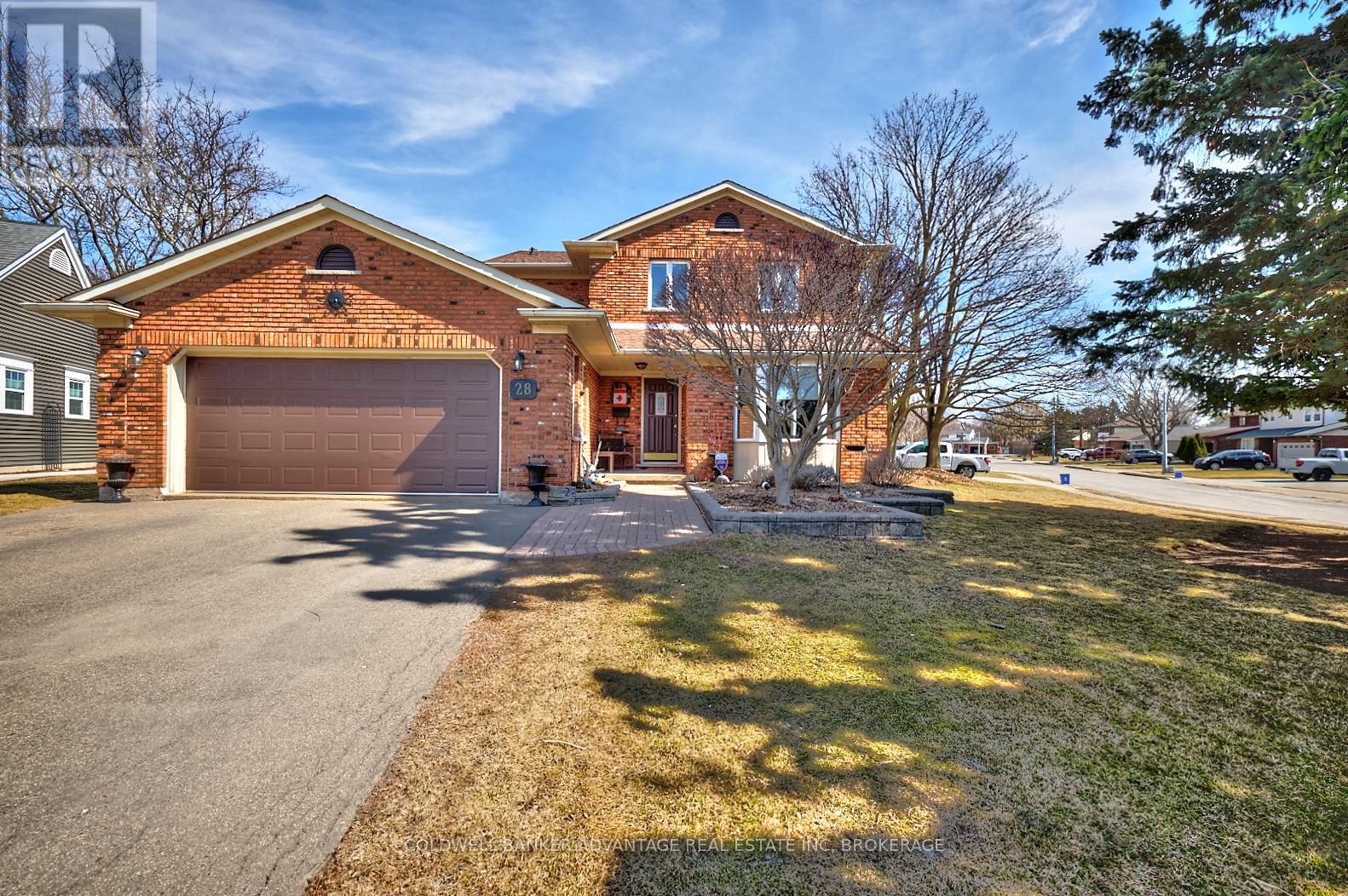 28 Dixon Crescent, Welland, Ontario  L3C 6P4 - Photo 2 - X12875242