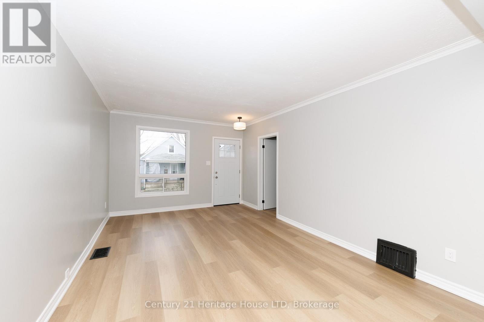 64 Patricia Street, Thorold, Ontario  L2V 3W1 - Photo 11 - X12875278