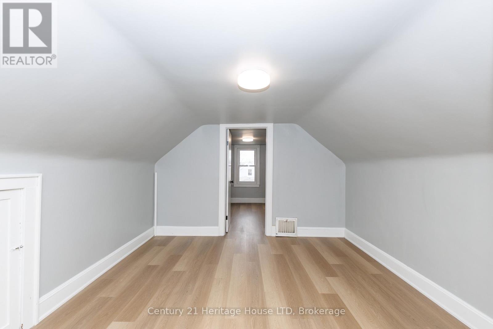 64 Patricia Street, Thorold, Ontario  L2V 3W1 - Photo 21 - X12875278