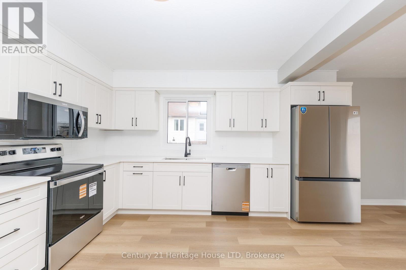 64 Patricia Street, Thorold, Ontario  L2V 3W1 - Photo 3 - X12875278