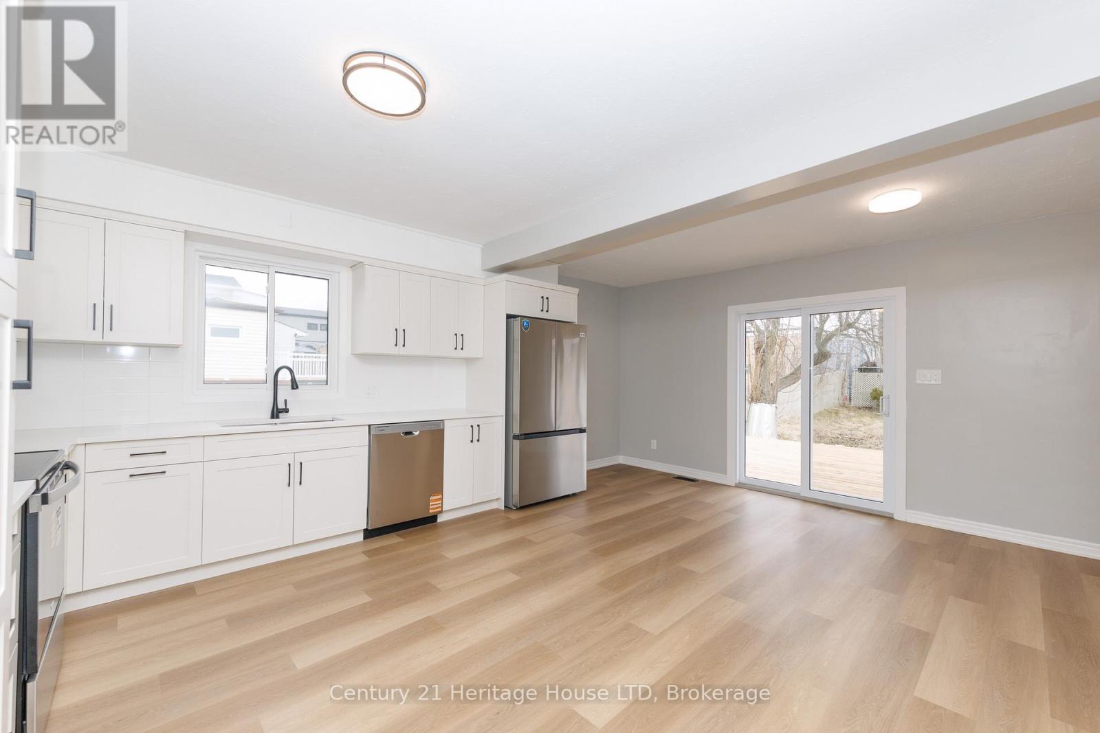 64 Patricia Street, Thorold, Ontario  L2V 3W1 - Photo 4 - X12875278