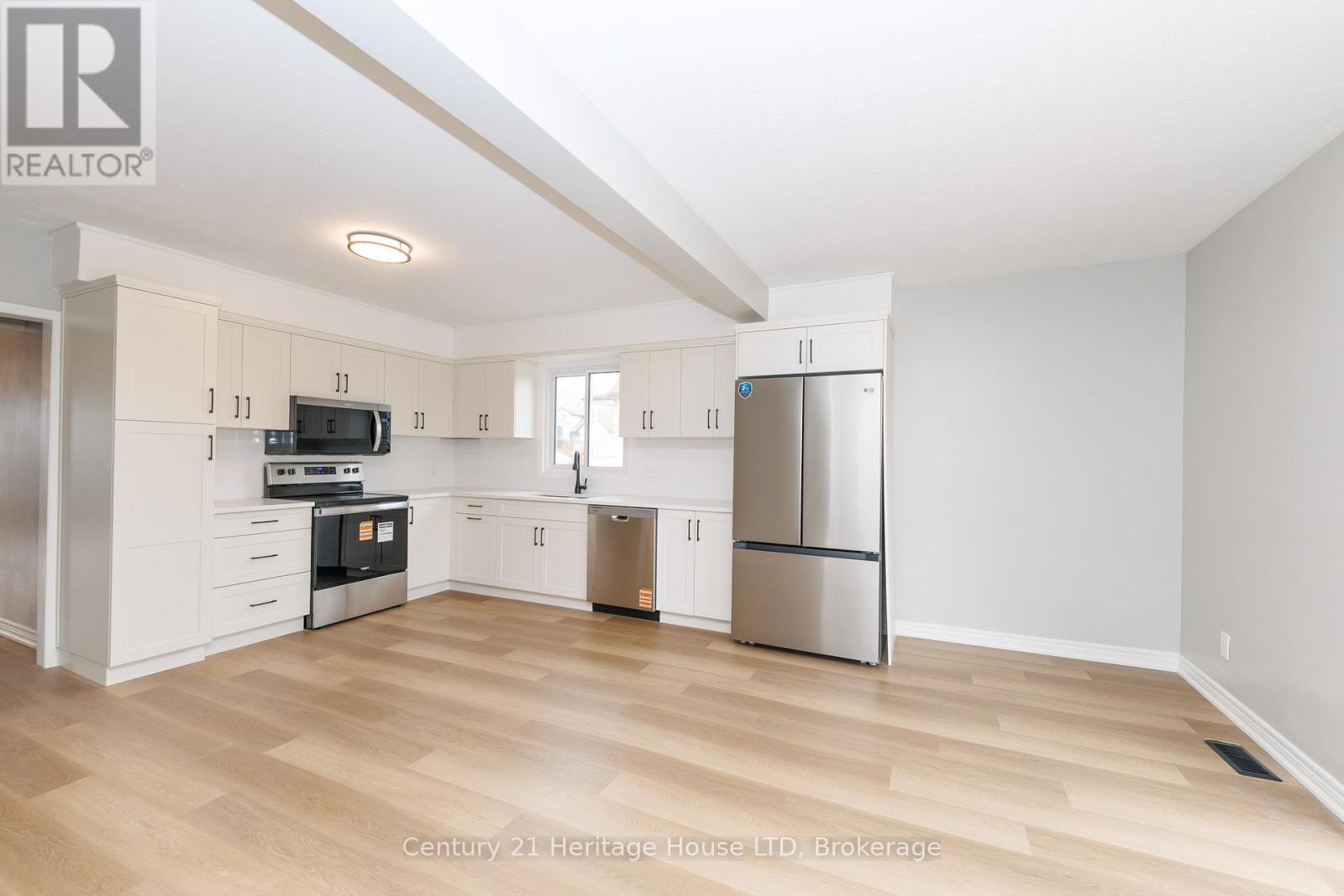 64 Patricia Street, Thorold, Ontario  L2V 3W1 - Photo 5 - X12875278