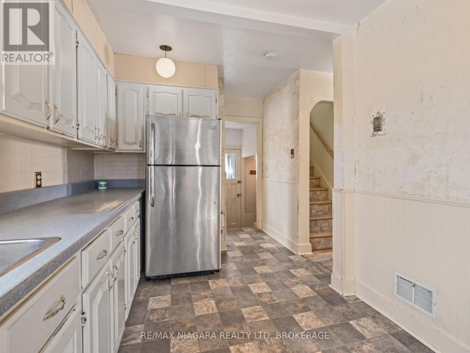 5005 Kingston Avenue, Niagara Falls (Cherrywood), Ontario  L2E 5B3 - Photo 4 - X12875480