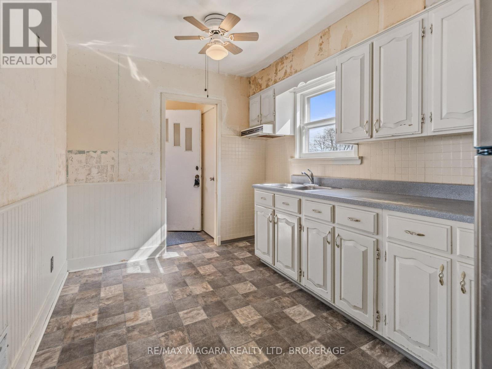 5005 Kingston Avenue, Niagara Falls (Cherrywood), Ontario  L2E 5B3 - Photo 5 - X12875480