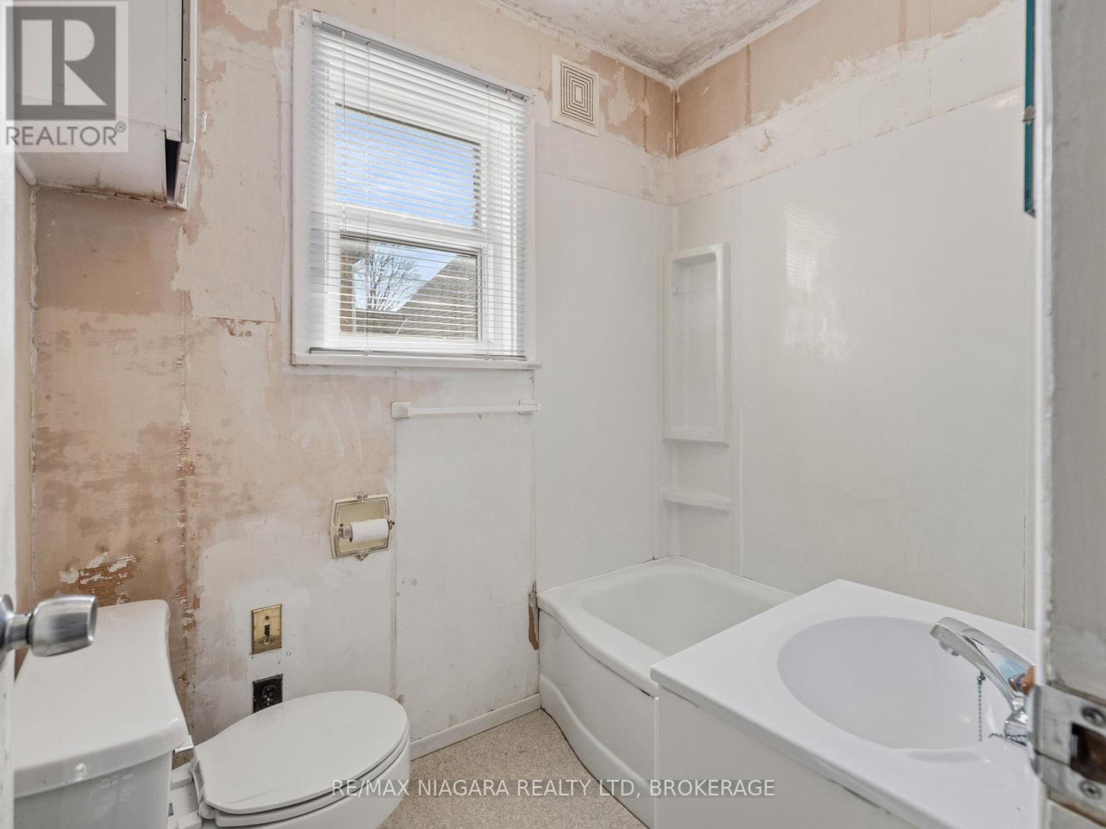 5005 Kingston Avenue, Niagara Falls (Cherrywood), Ontario  L2E 5B3 - Photo 8 - X12875480