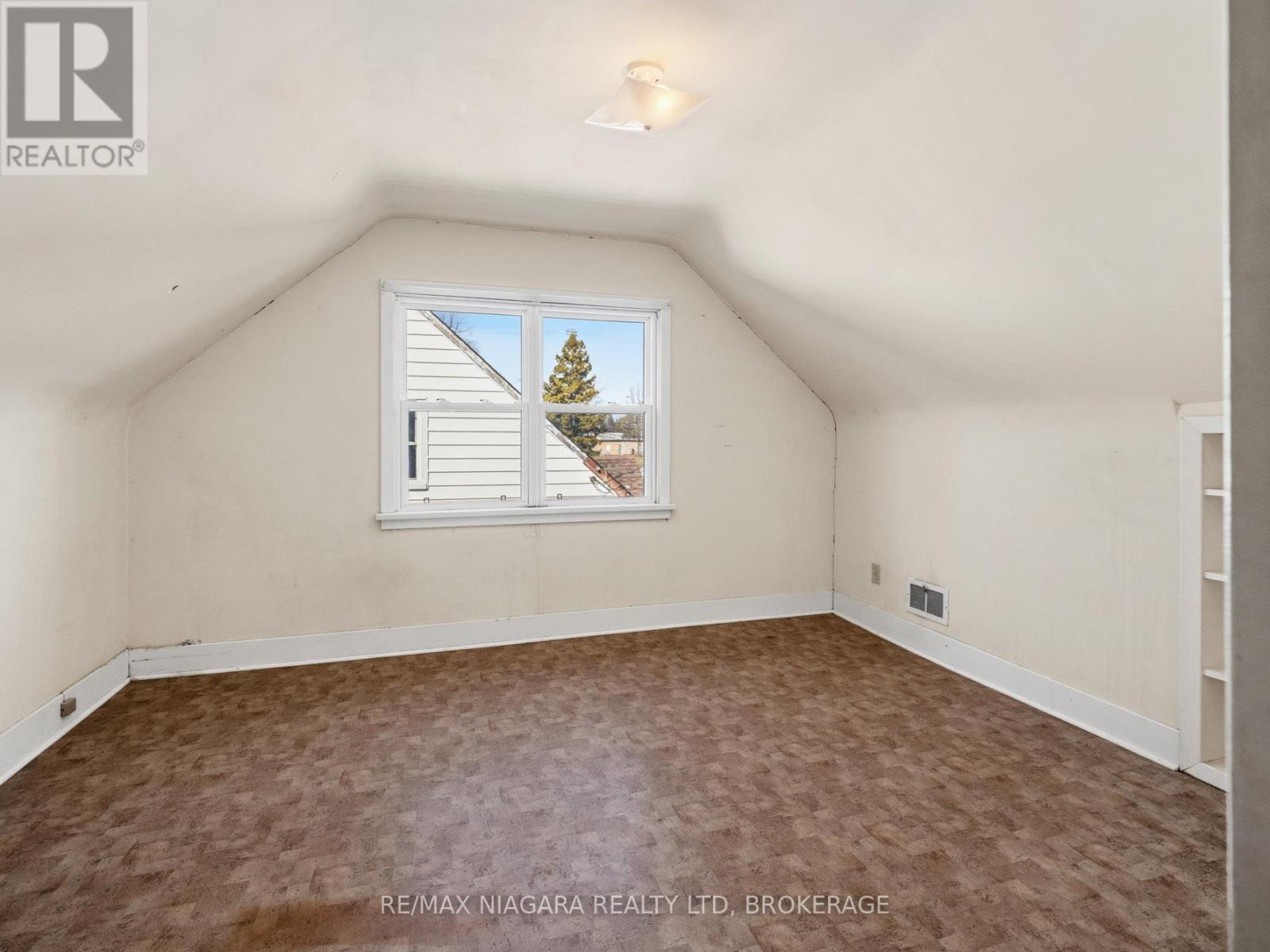 5005 Kingston Avenue, Niagara Falls (Cherrywood), Ontario  L2E 5B3 - Photo 9 - X12875480