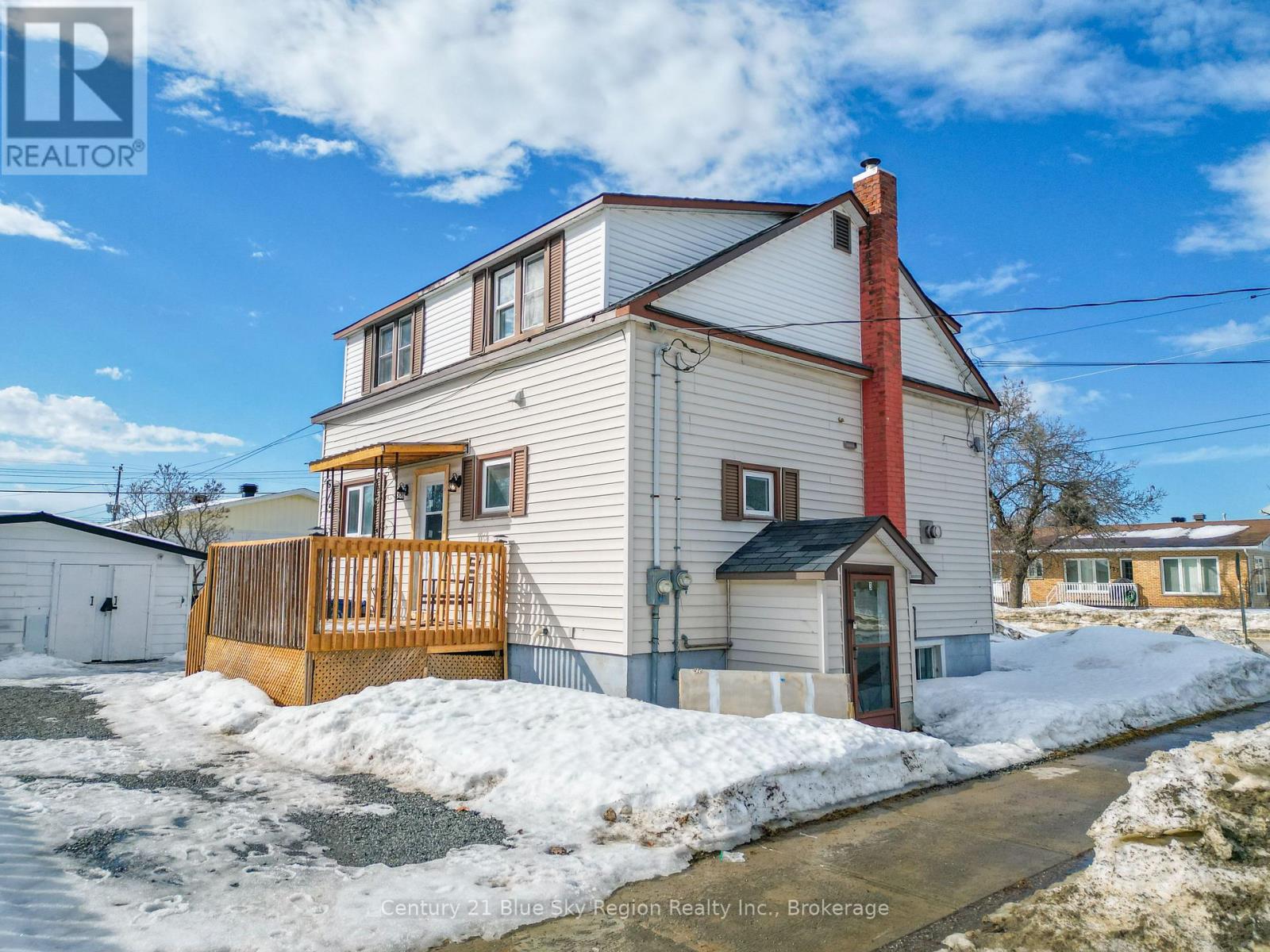 122 William Street, West Nipissing, Ontario  P2B 2B3 - Photo 1 - X12875672