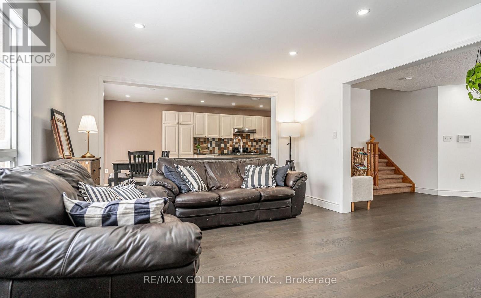 2 Zimmer Street, Brampton, Ontario  L6S 6L3 - Photo 14 - W12875276