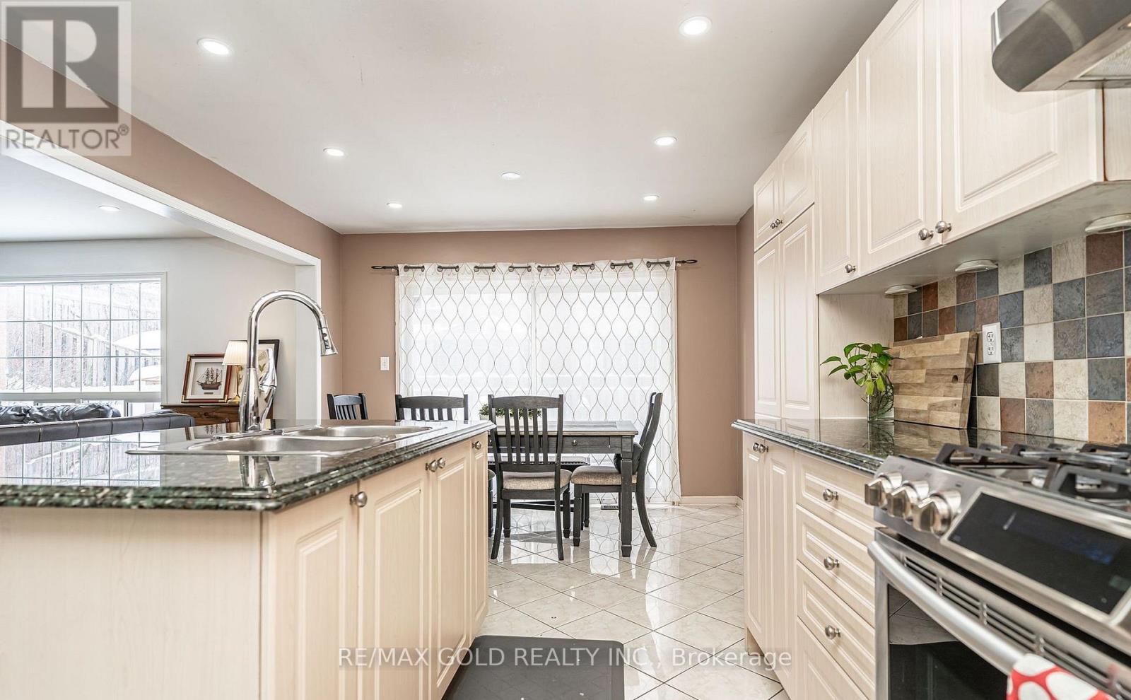 2 Zimmer Street, Brampton, Ontario  L6S 6L3 - Photo 19 - W12875276