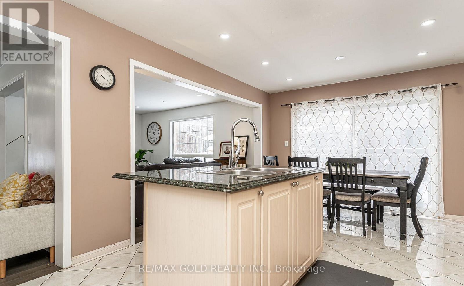 2 Zimmer Street, Brampton, Ontario  L6S 6L3 - Photo 20 - W12875276