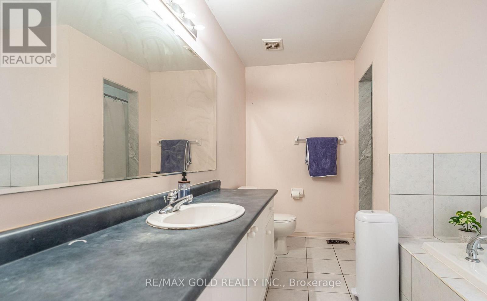 2 Zimmer Street, Brampton, Ontario  L6S 6L3 - Photo 27 - W12875276