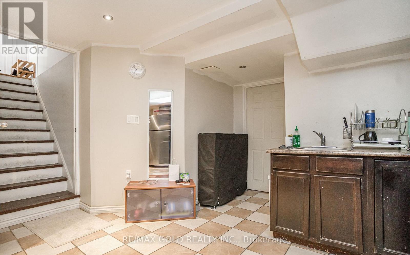 2 Zimmer Street, Brampton, Ontario  L6S 6L3 - Photo 37 - W12875276