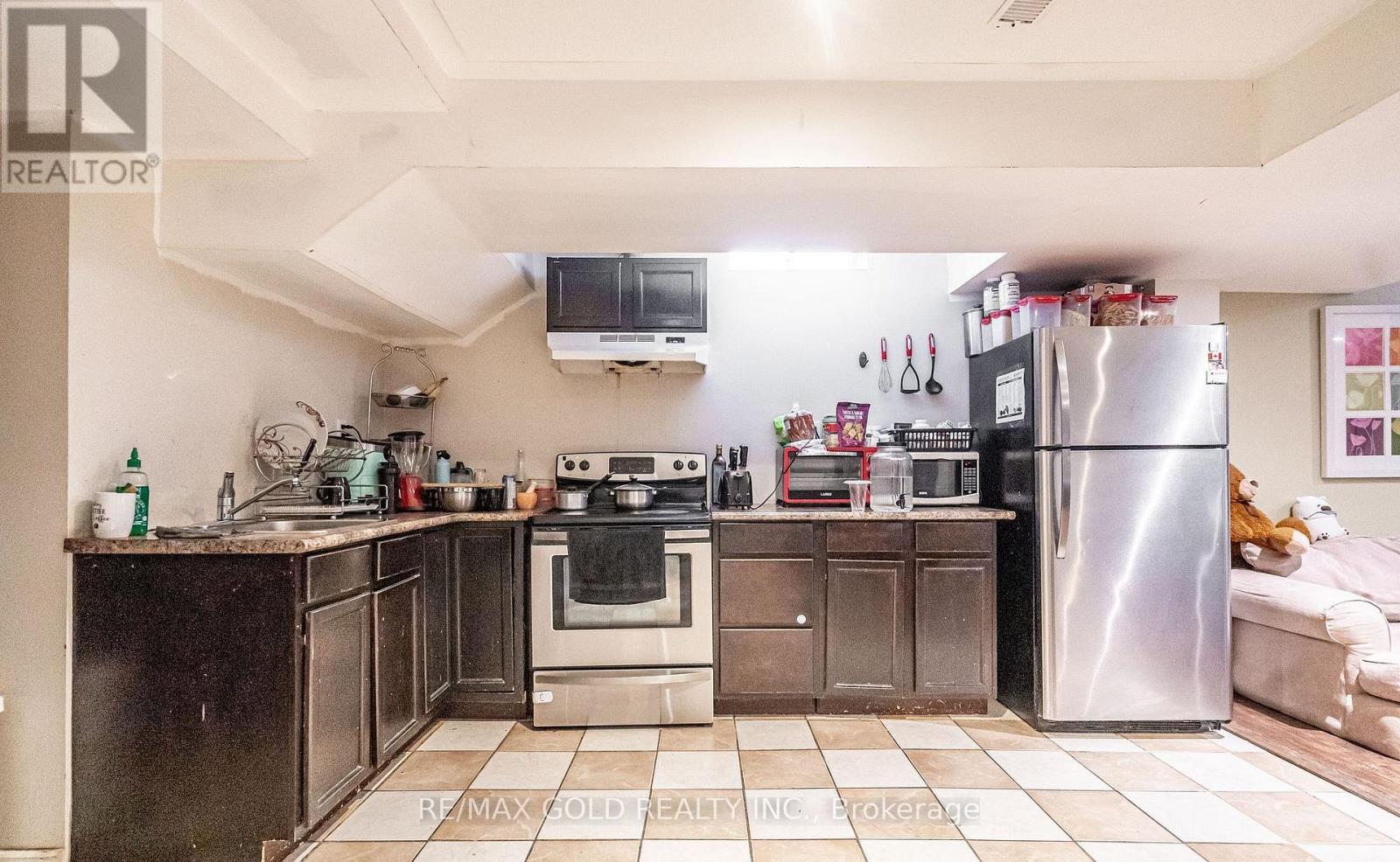 2 Zimmer Street, Brampton, Ontario  L6S 6L3 - Photo 38 - W12875276