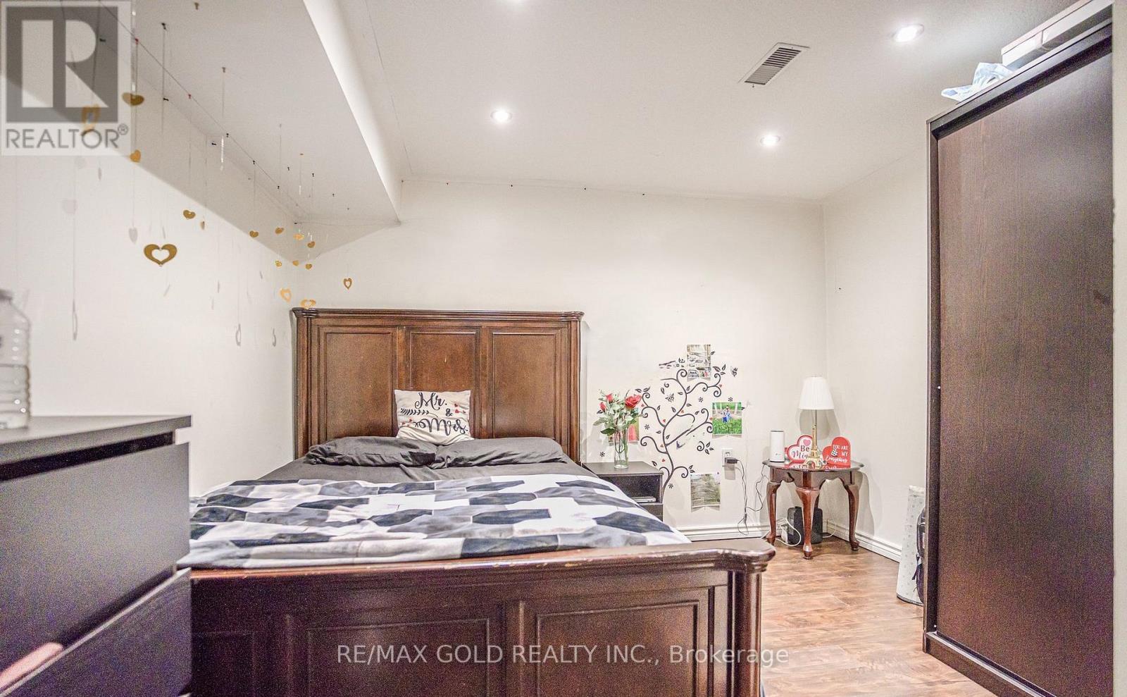 2 Zimmer Street, Brampton, Ontario  L6S 6L3 - Photo 41 - W12875276