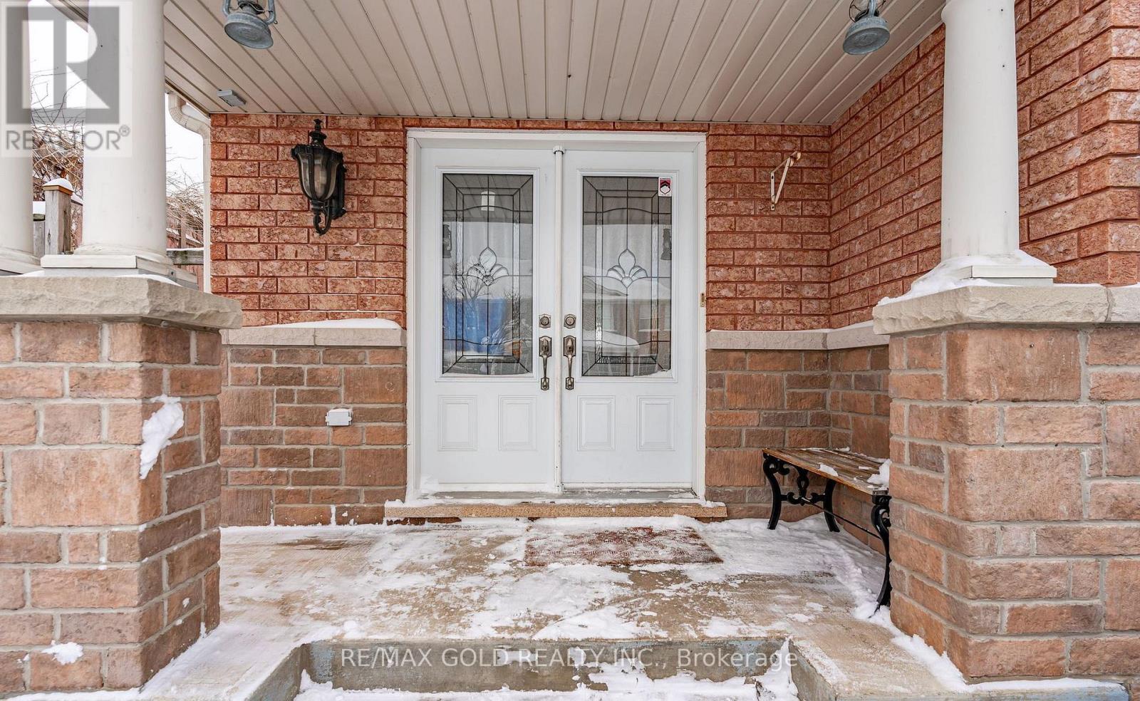 2 Zimmer Street, Brampton, Ontario  L6S 6L3 - Photo 5 - W12875276