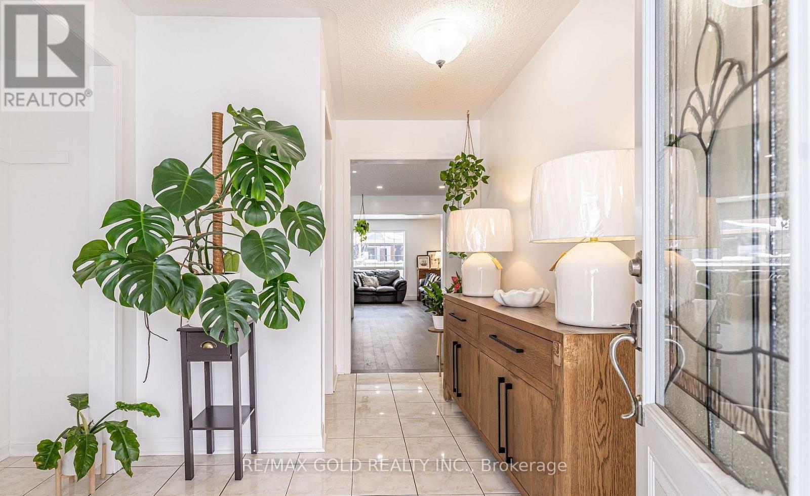 2 Zimmer Street, Brampton, Ontario  L6S 6L3 - Photo 6 - W12875276