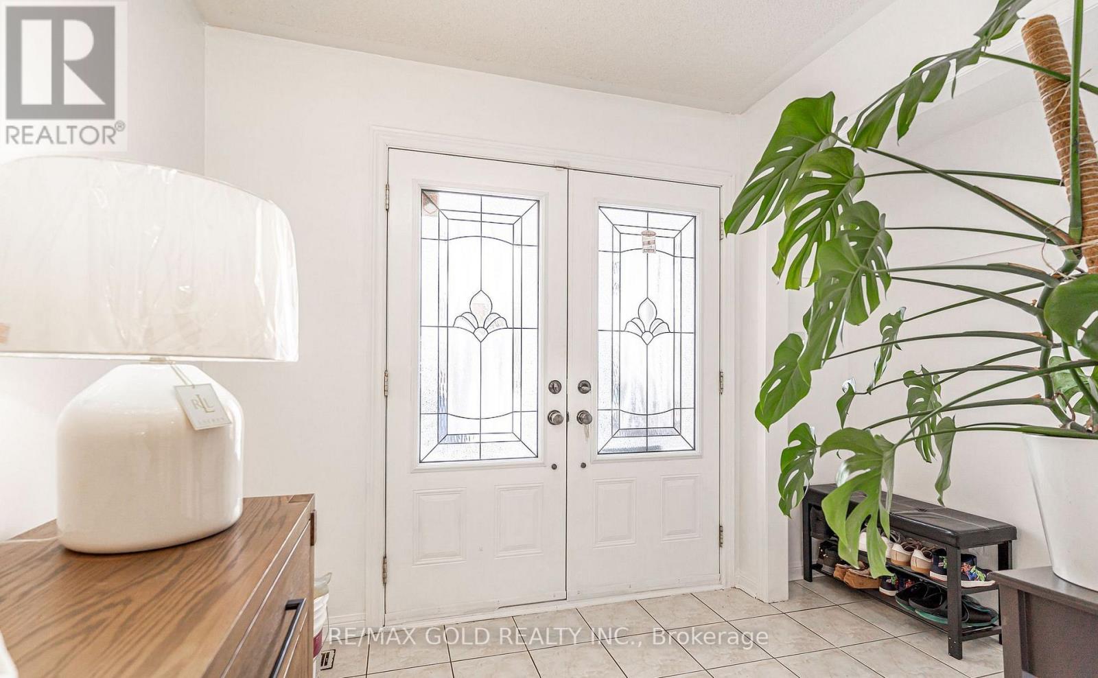 2 Zimmer Street, Brampton, Ontario  L6S 6L3 - Photo 7 - W12875276