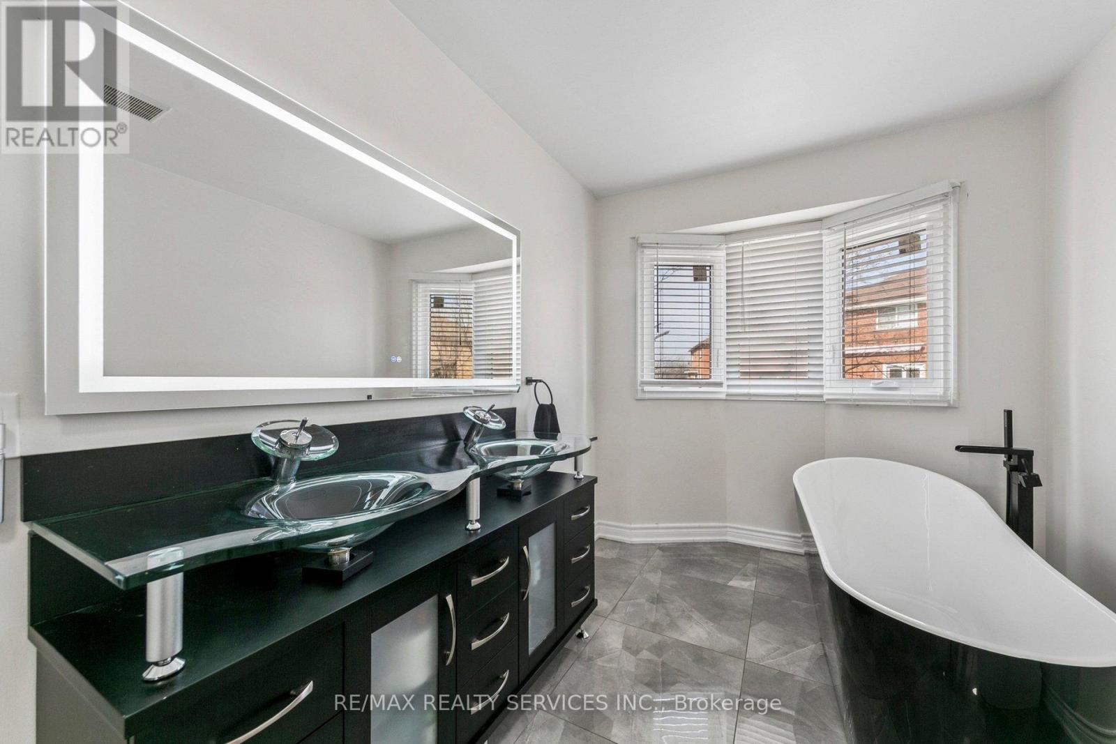 4 Burt Drive, Brampton, Ontario  L6X 3H6 - Photo 24 - W12875318