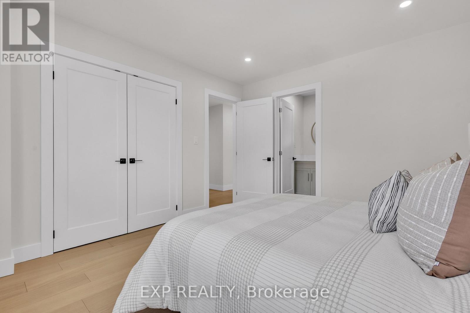 4185 Sutherland Crescent, Burlington, Ontario  L7L 5G3 - Photo 16 - W12875340