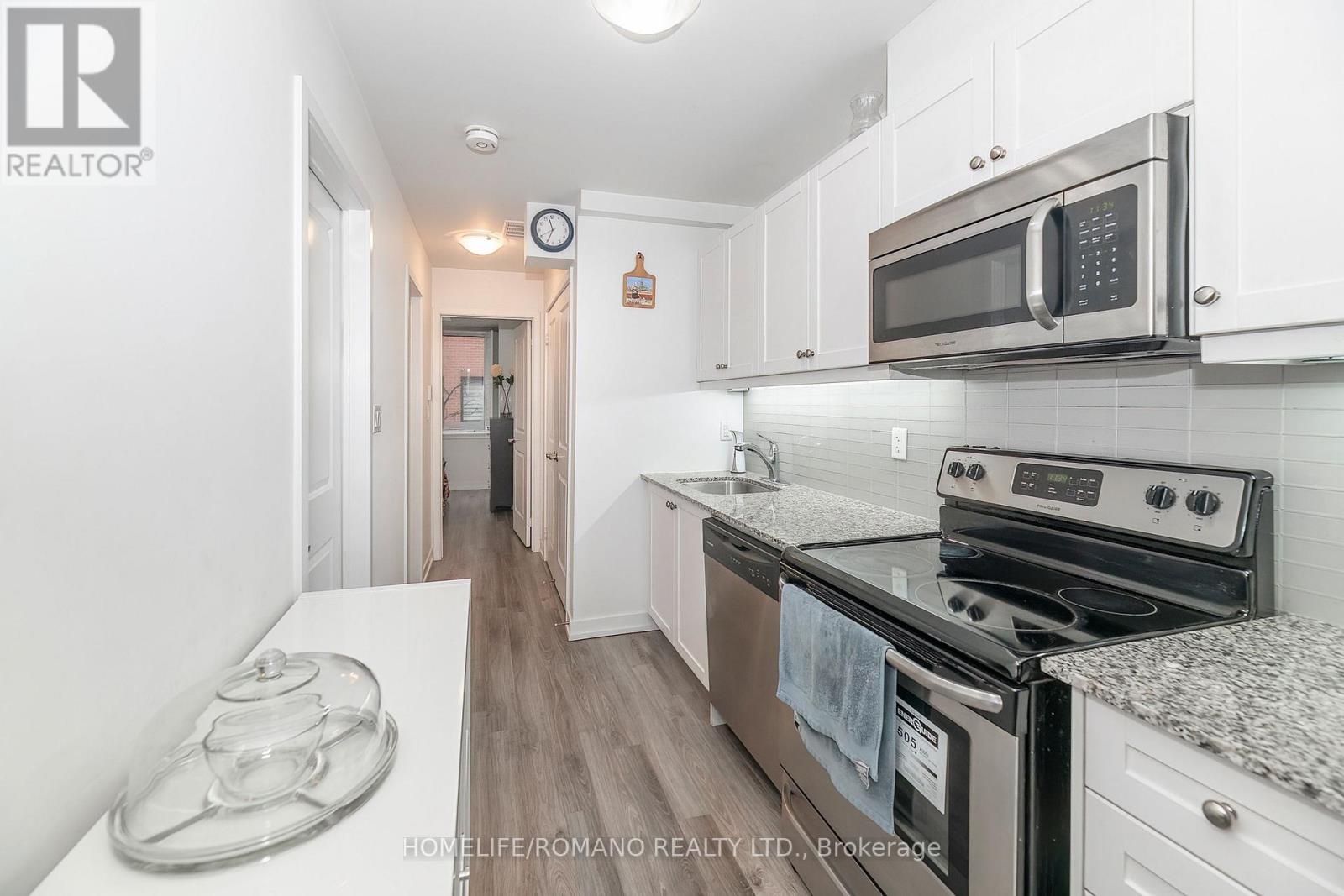 33 - 869 Wilson Avenue, Toronto (Downsview-Roding-Cfb), Ontario  M3K 0A4 - Photo 10 - W12875360