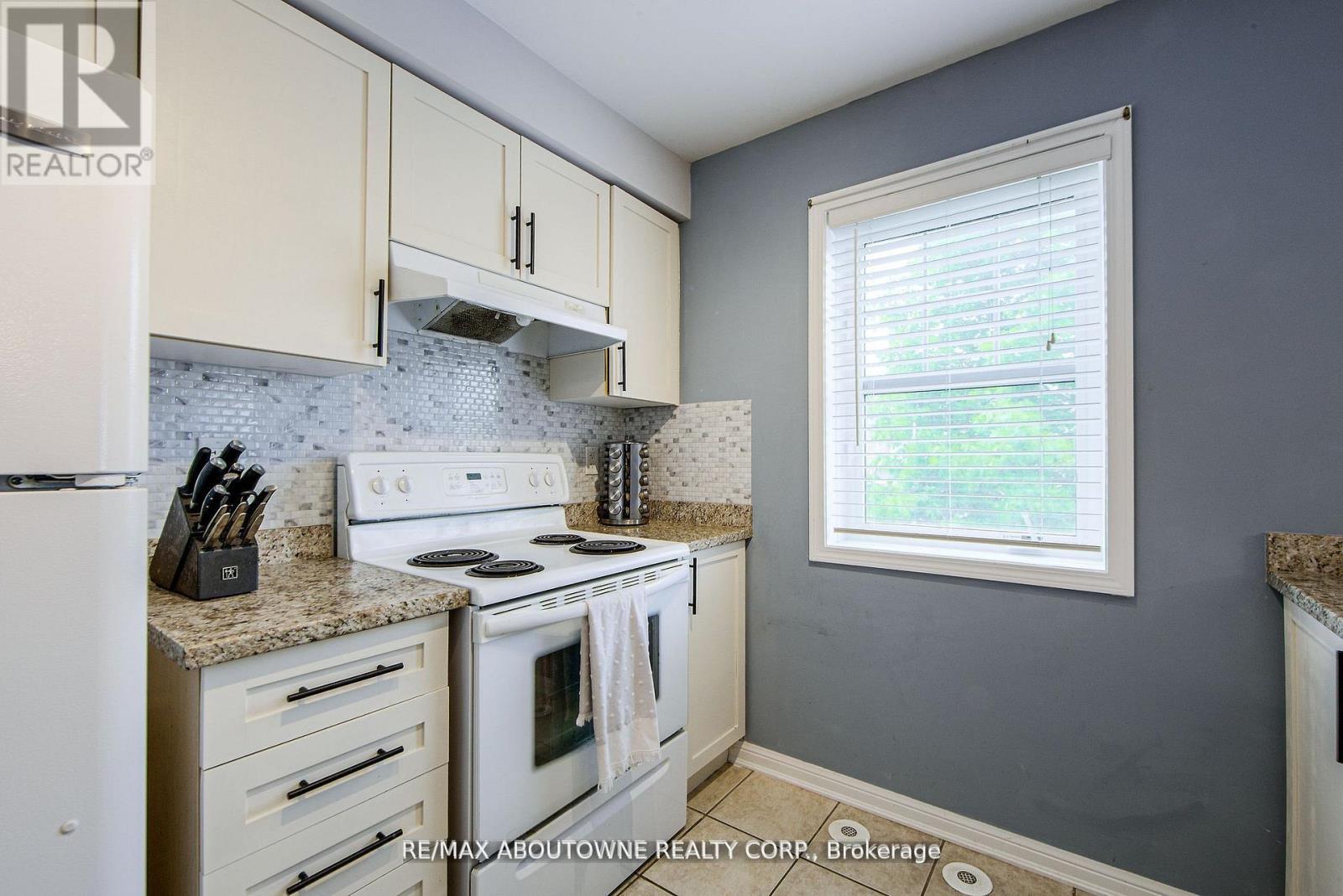 911 Deverell Place, Milton, Ontario  L9T 0M2 - Photo 10 - W12875362