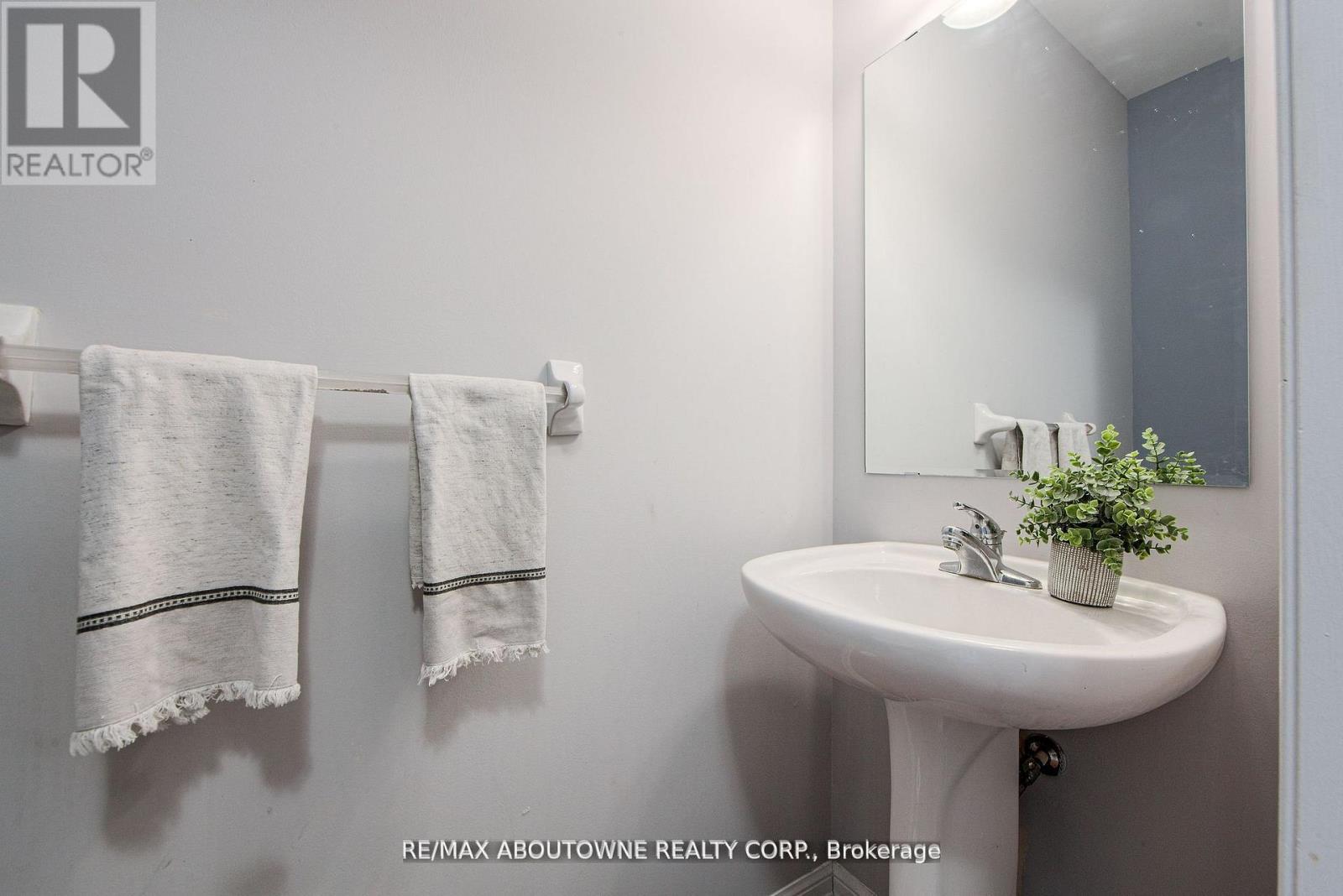 911 Deverell Place, Milton, Ontario  L9T 0M2 - Photo 5 - W12875362