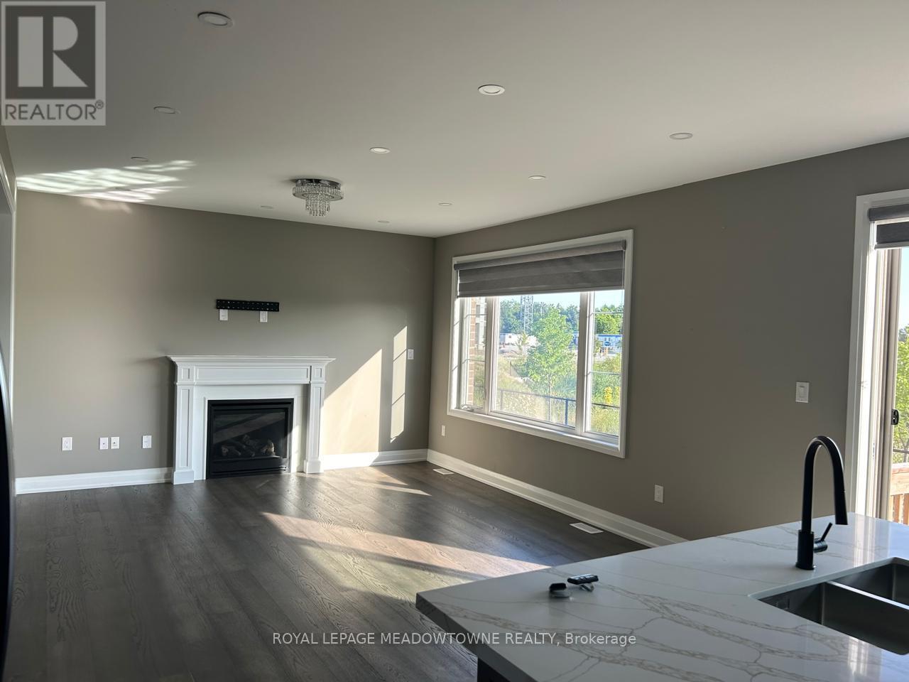 127 Yates Drive, Milton, Ontario  L9E 1S5 - Photo 4 - W12875384