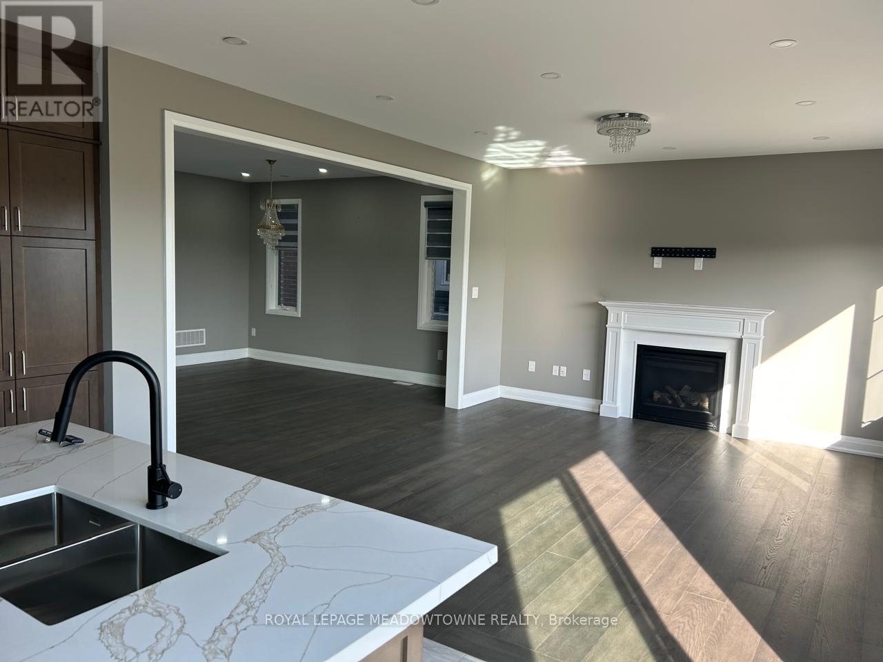 127 Yates Drive, Milton, Ontario  L9E 1S5 - Photo 5 - W12875384