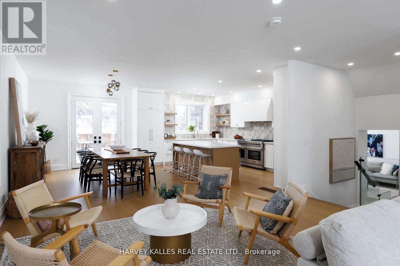 90 Great Oak Drive, Toronto (Princess-Rosethorn), Ontario  M9A 1N5 - Photo 10 - W12875388