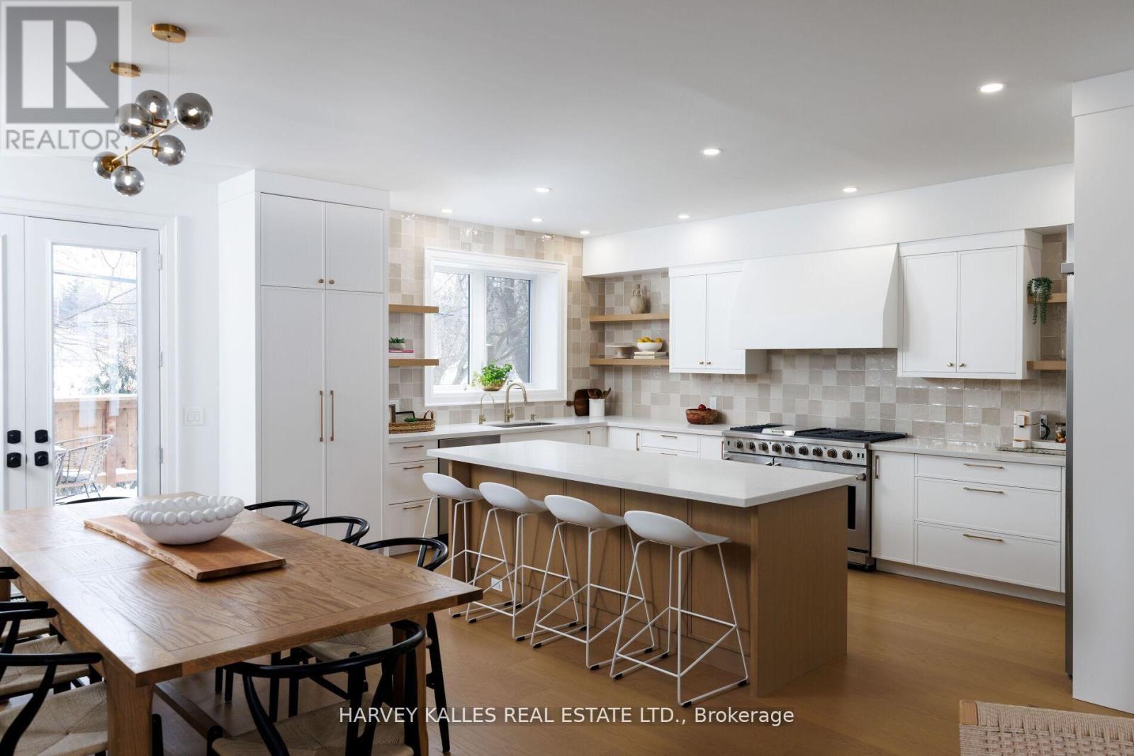 90 Great Oak Drive, Toronto (Princess-Rosethorn), Ontario  M9A 1N5 - Photo 11 - W12875388