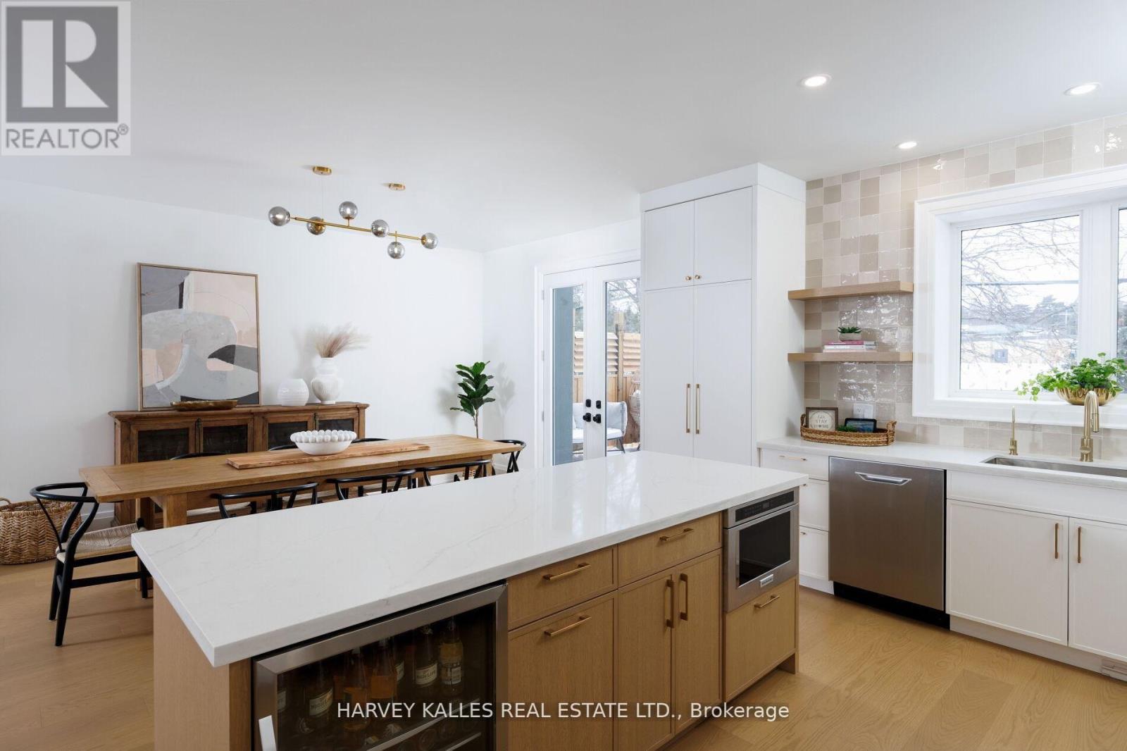 90 Great Oak Drive, Toronto (Princess-Rosethorn), Ontario  M9A 1N5 - Photo 15 - W12875388