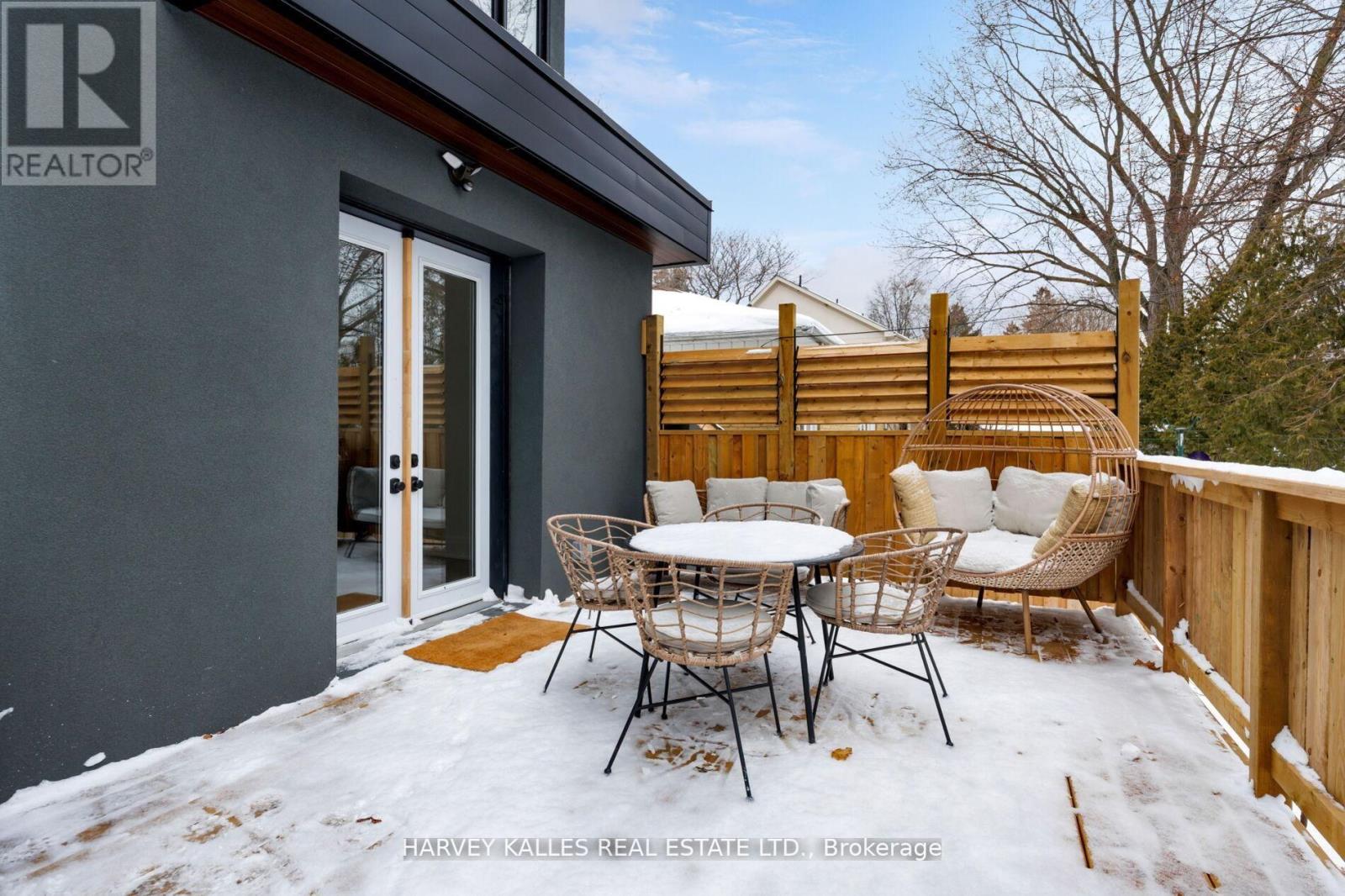 90 Great Oak Drive, Toronto (Princess-Rosethorn), Ontario  M9A 1N5 - Photo 17 - W12875388