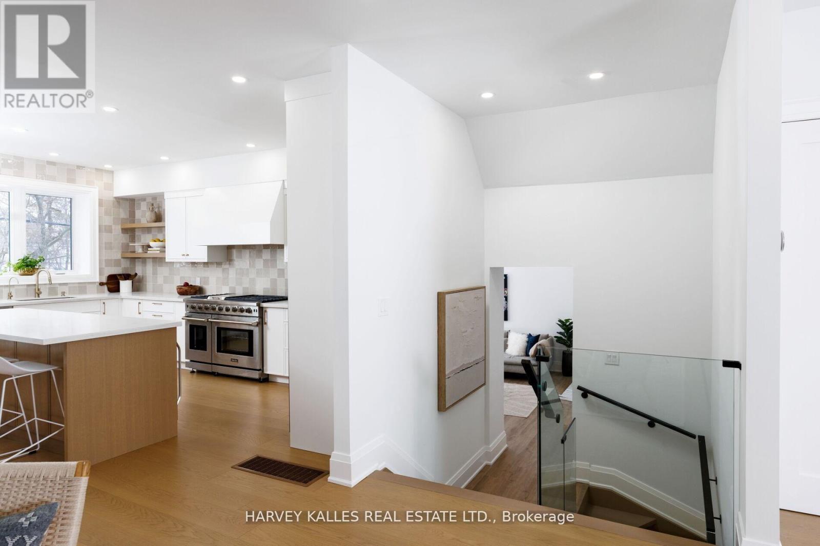 90 Great Oak Drive, Toronto (Princess-Rosethorn), Ontario  M9A 1N5 - Photo 20 - W12875388